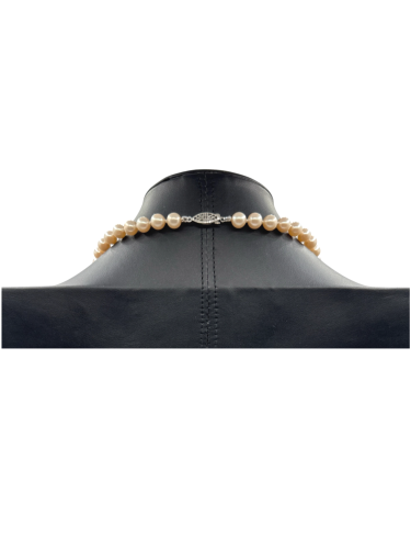 Classic round pearls necklace