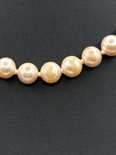 Lustrous gold pearls necklace