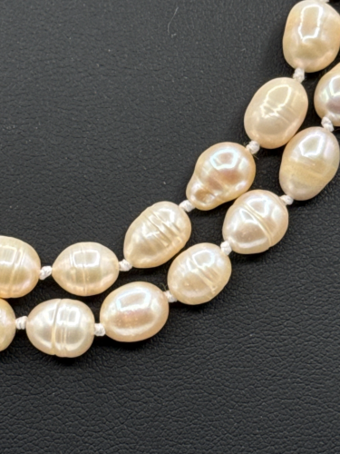 Elegant pearl necklace