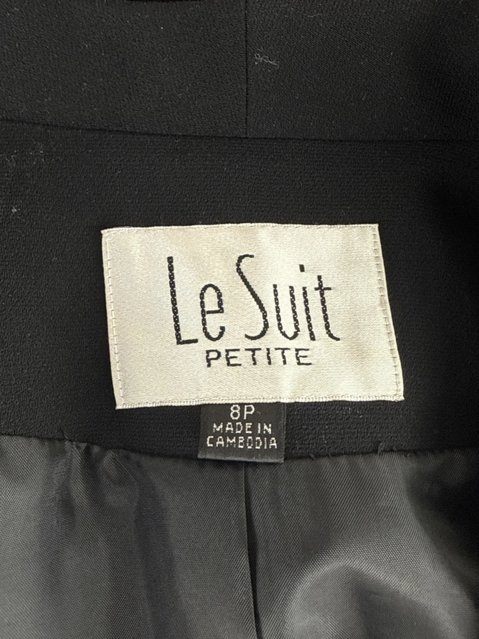 Le Suit