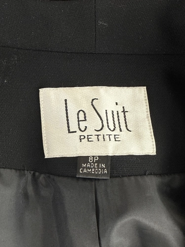 Le Suit