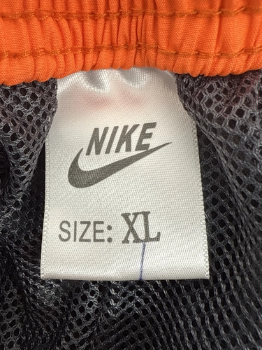 Nike y