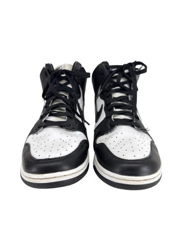 Nike y