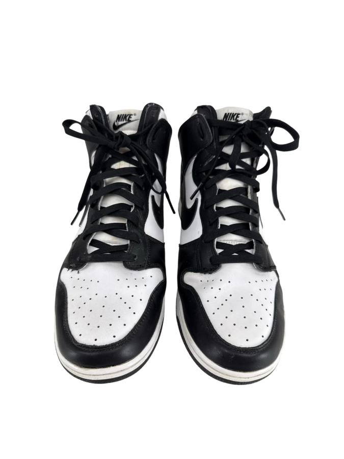Nike y