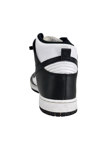 Nike y