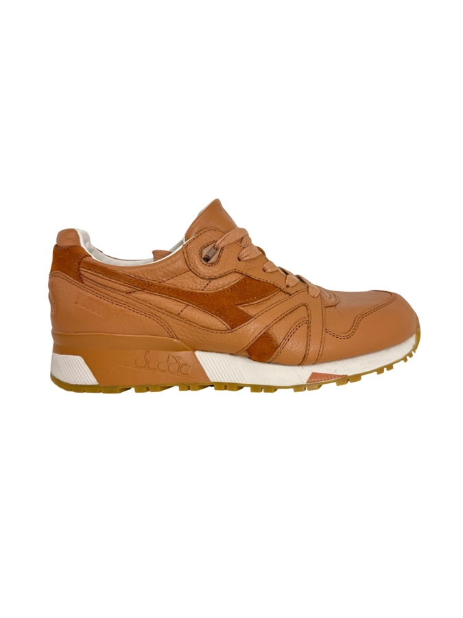 Diadora