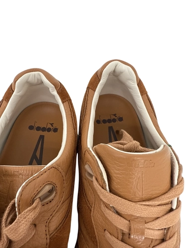 Diadora