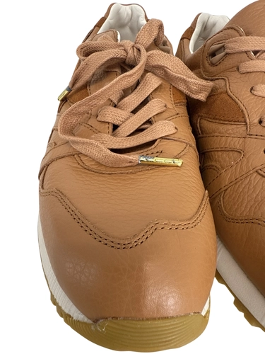 Diadora