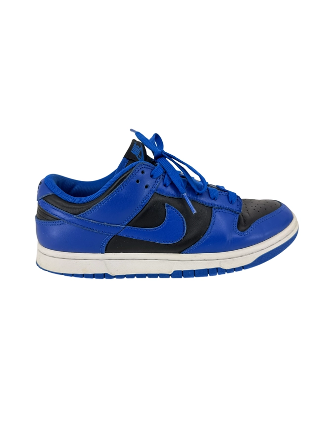 Nike y