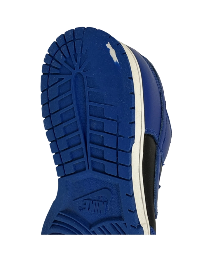 Nike y