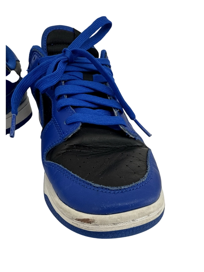 Nike y