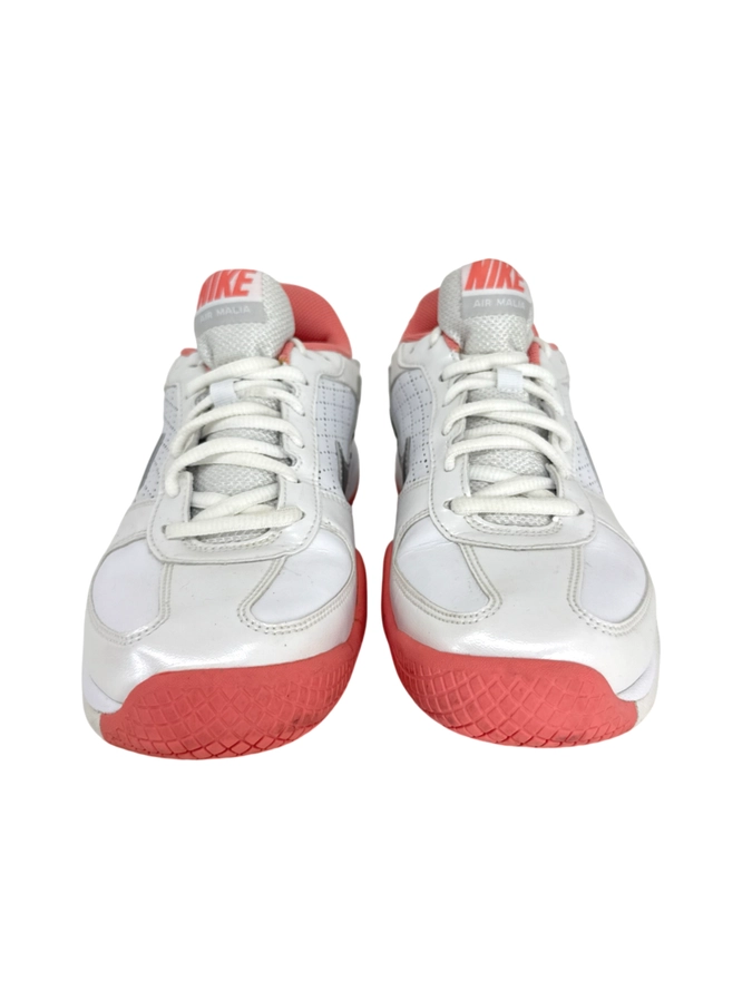 Nike y