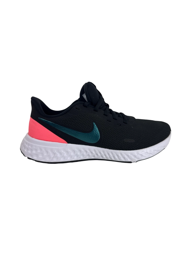 Nike Revolution