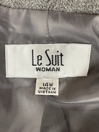 Le Suit