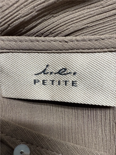 l.e. Petite