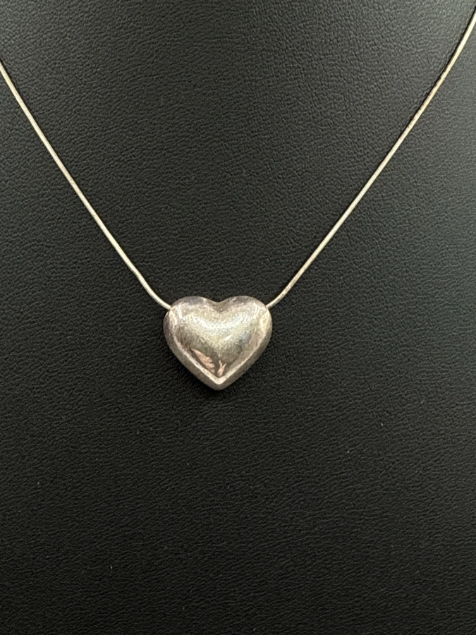 Elegant silver-tone necklace