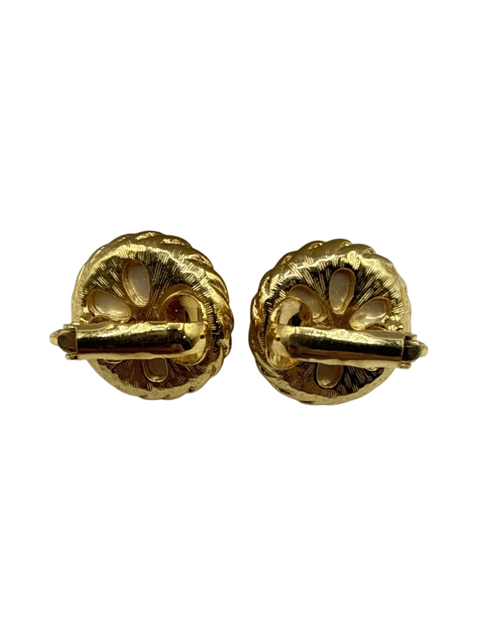 Elegant vintage stud earrings