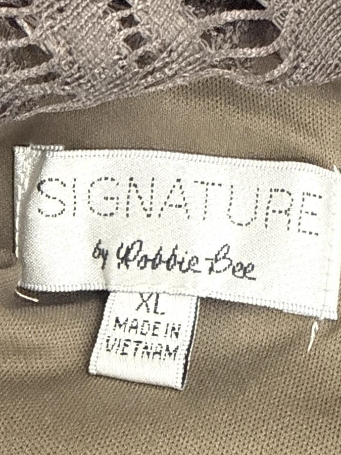 Signature by Robbie Bee