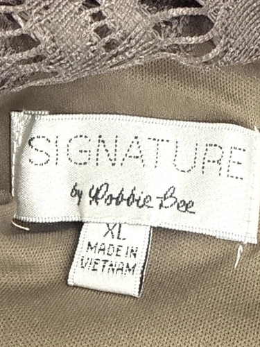 Signature by Robbie Bee